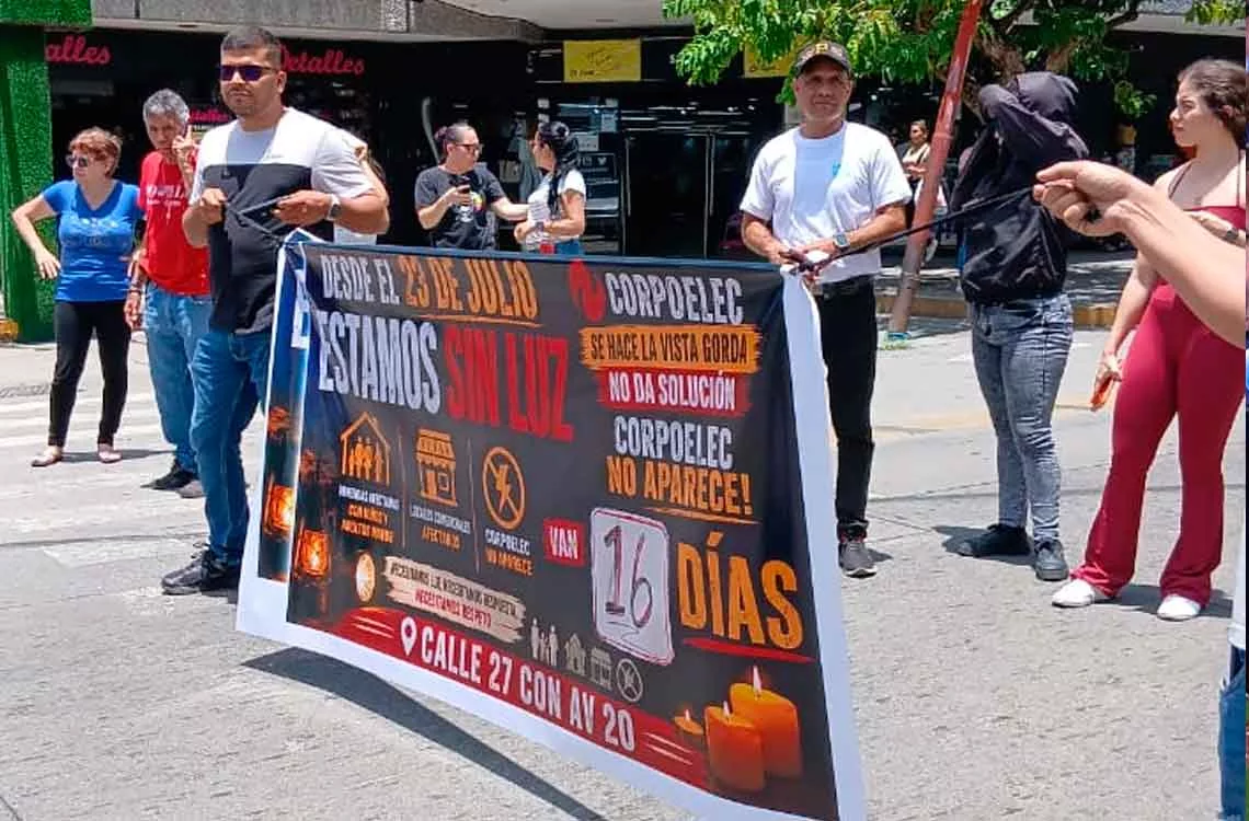 En la Av. 20 con calle 27 cumplen 16 días sin electricidad tras explosión de un transformador