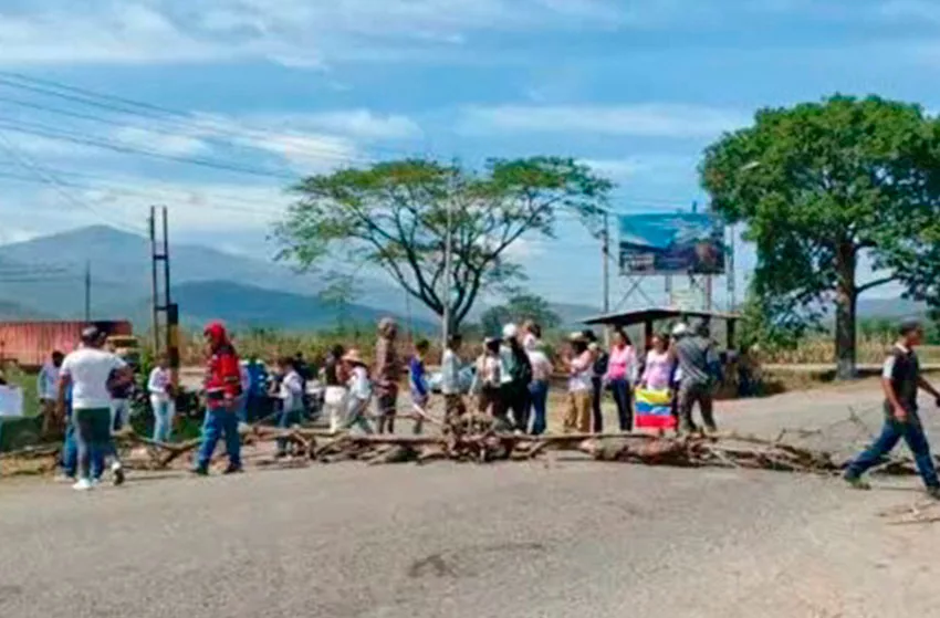 Habitantes de Torres trancan la carretera Panamericana ante las fallas en servicios