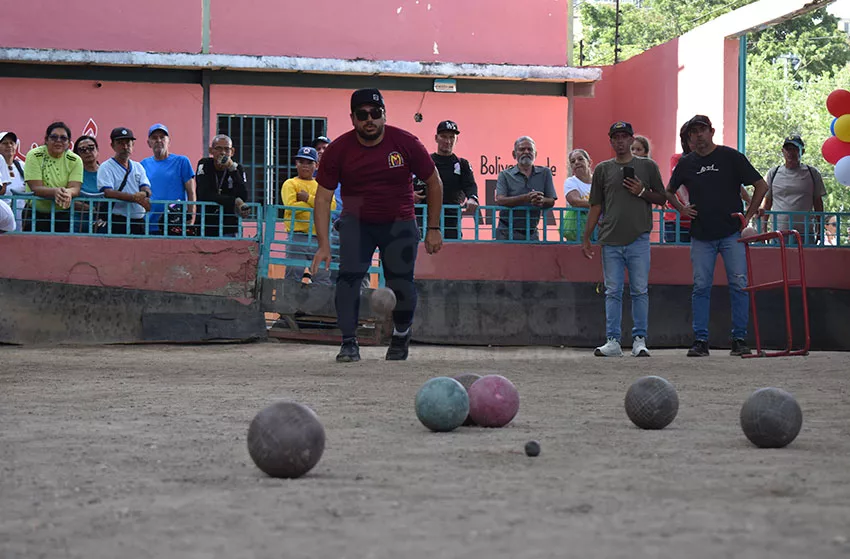Nueve clubes se miden en torneo de bolas criollas para personas con discapacidad