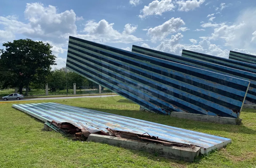Colapsa panel del Monumento al Sol Naciente en Barquisimeto por avanzado deterioro