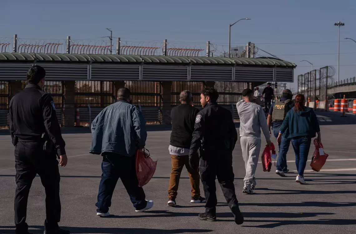 Corte Suprema de EE. UU. autoriza temporalmente el envío de deportados a terceros países