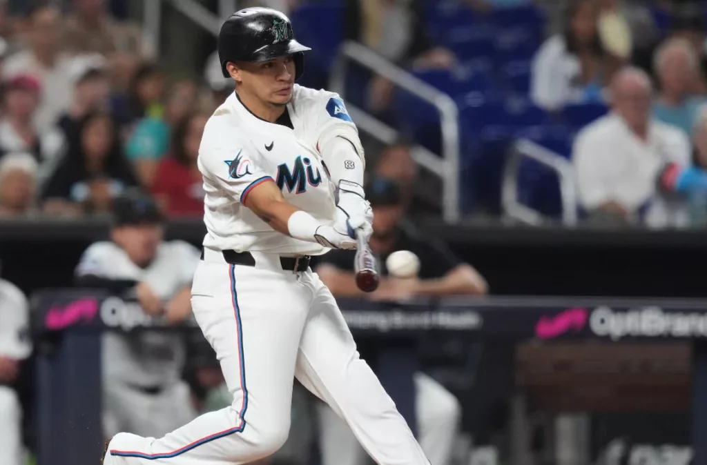 El utility venezolano Javier Sanoja consolida su momento ofensivo con los Marlins