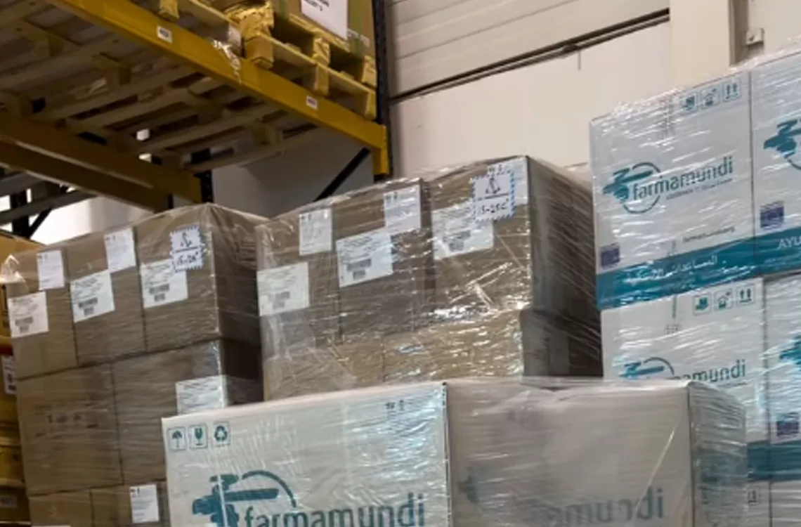 Embajada de Venezuela en España coordina el envío de más de siete toneladas de ayuda humanitaria al país