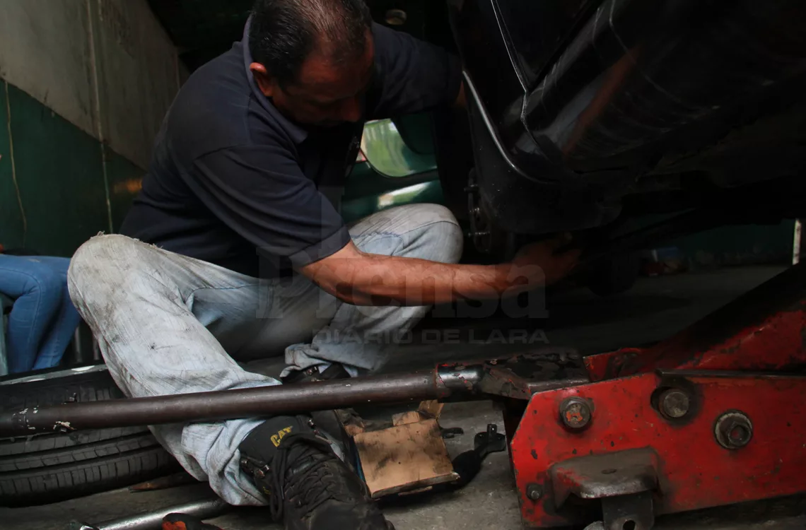 Falsificación de repuestos y mercado informal amenazan el parque automotor venezolano
