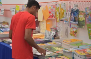 Familias barquisimetanas recurren a ferias escolares para optimizar gastos ante el inicio de clases