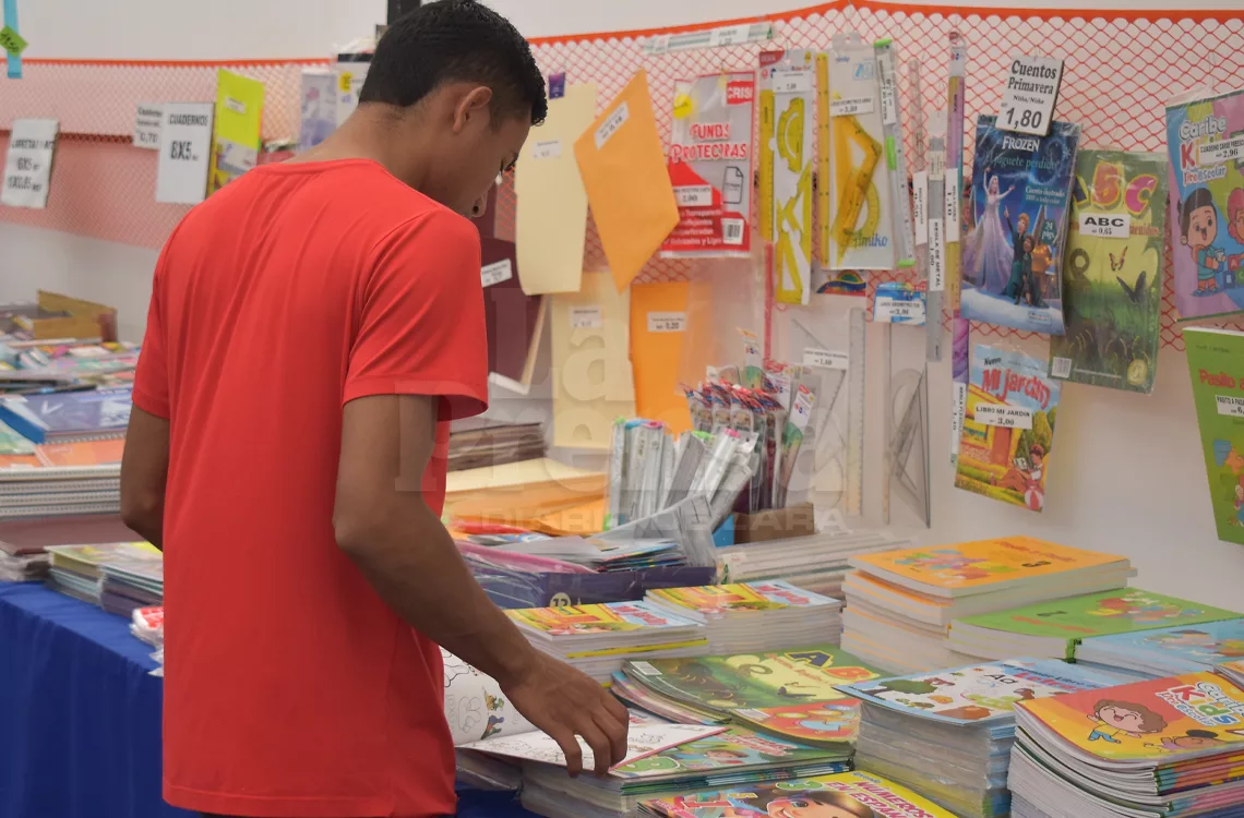 Familias barquisimetanas recurren a ferias escolares para optimizar gastos ante el inicio de clases