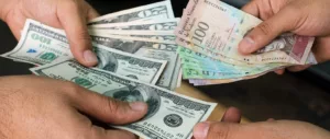 Desde hace un mes hay un debate de si es conveniente o no dolarizar la economía