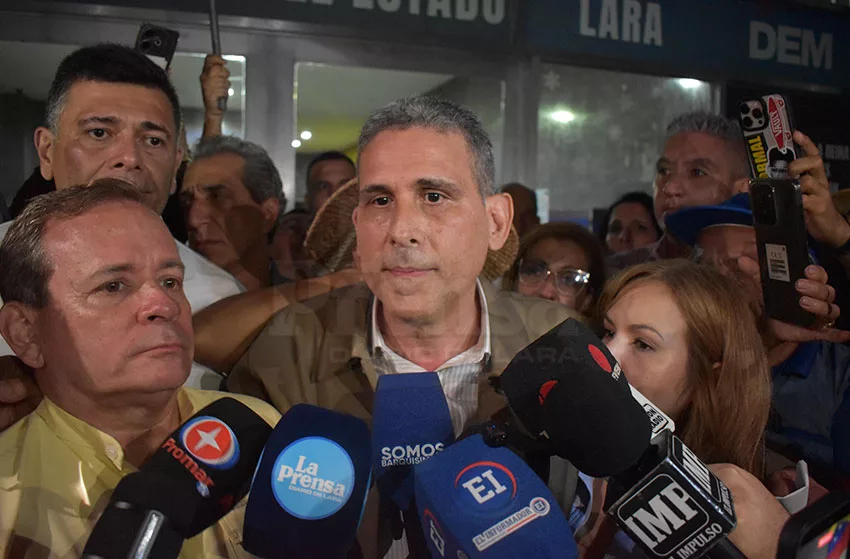 “Hacer política y trabajar por el país no me lo impidieron” Javier Oropeza quedó en libertad, pero bajo medidas cautelares