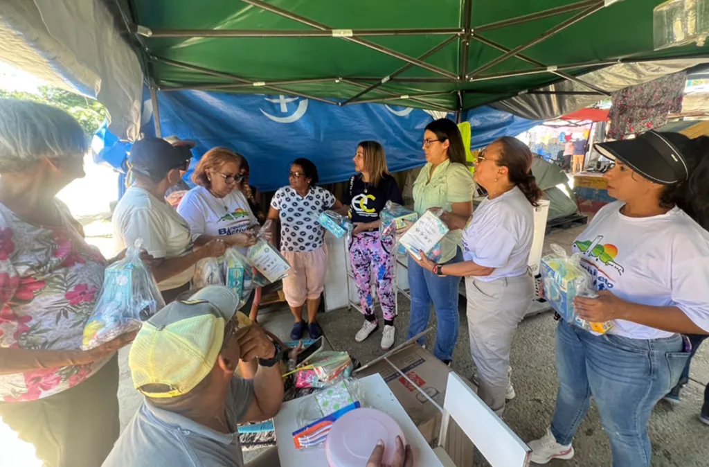 Plataforma Unitaria de Lara entregó insumos médicos y ayuda social a comunidades de La Guaira