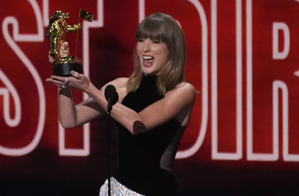 Taylor Swift hace historia en los MTV VMA al convertirse en la artista más premiada