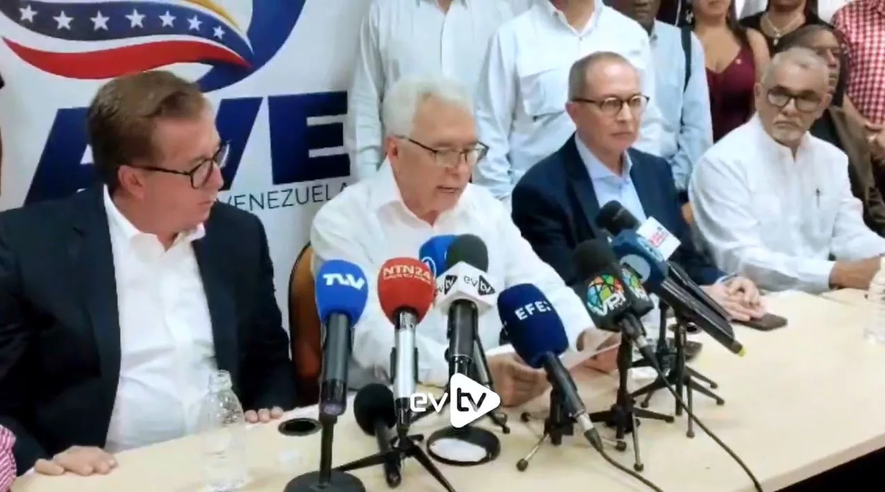 Ocho partidos políticos crean la alianza por venezuela