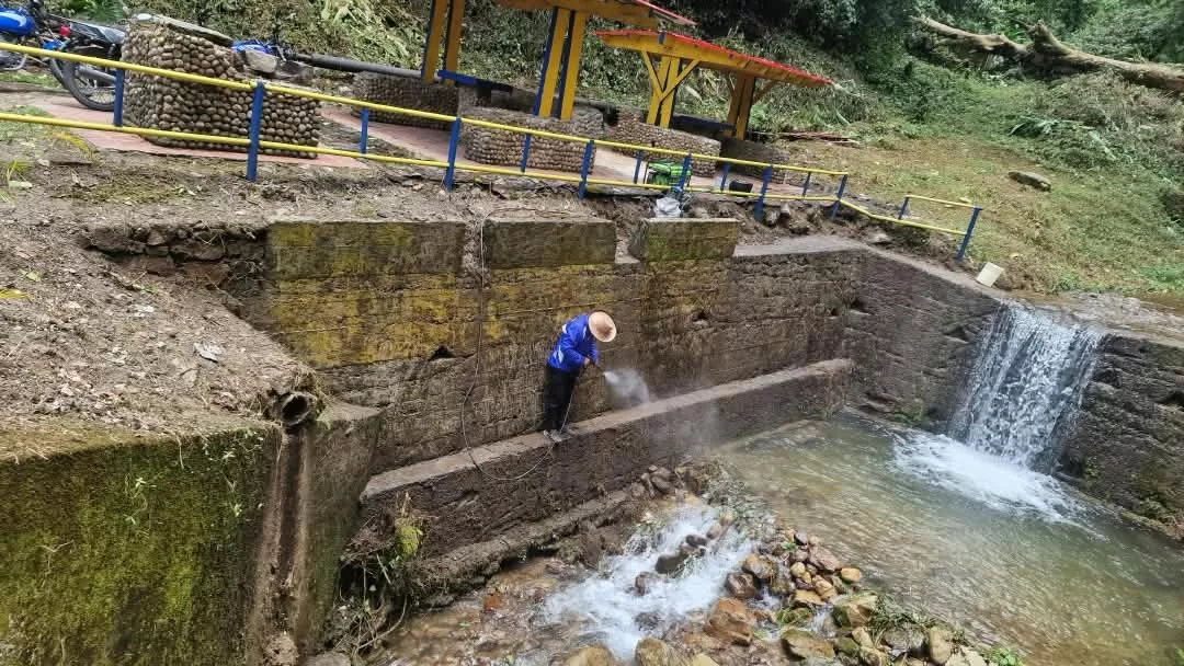 Jóvenes recuperan espacios del balneario 