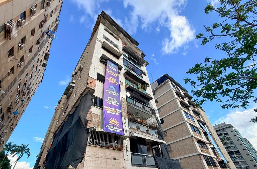 Entregan financiamiento a 104 condominios de Chacao afectados por los sismos