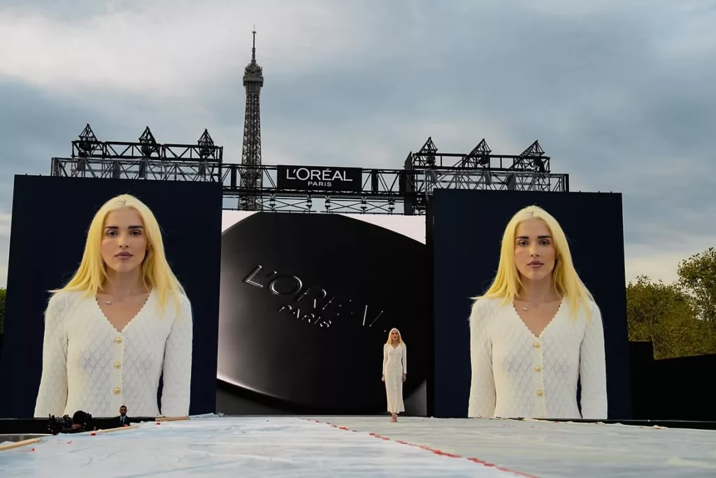 Elena Rose se convirtió en la primera venezolana en el desfile de L’Oréal Paris