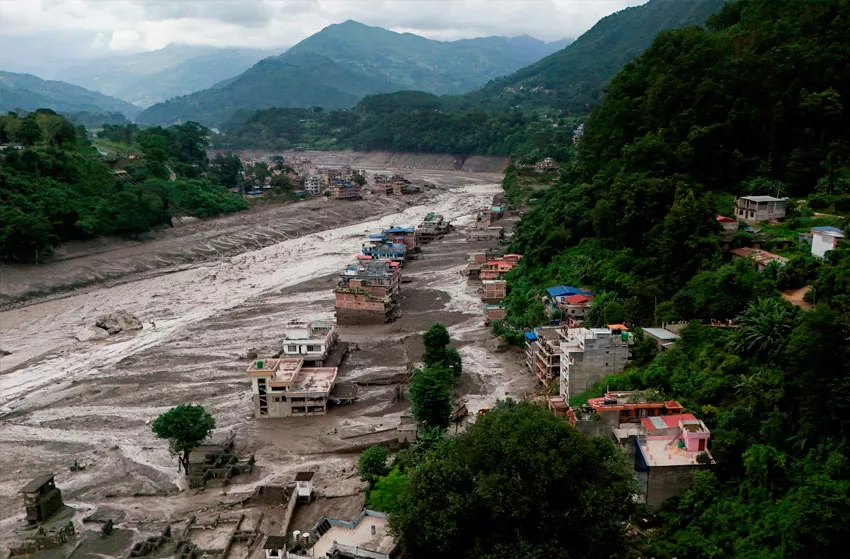 Nepal mantiene las búsquedas 11 días después de la riada tras nuevos rescates con vida