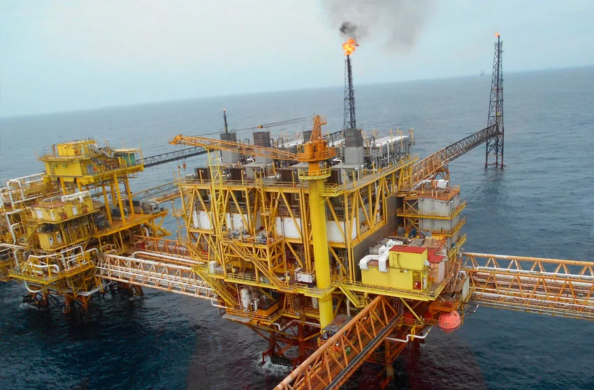 Expertos piden transparencia en acuerdo petrolero