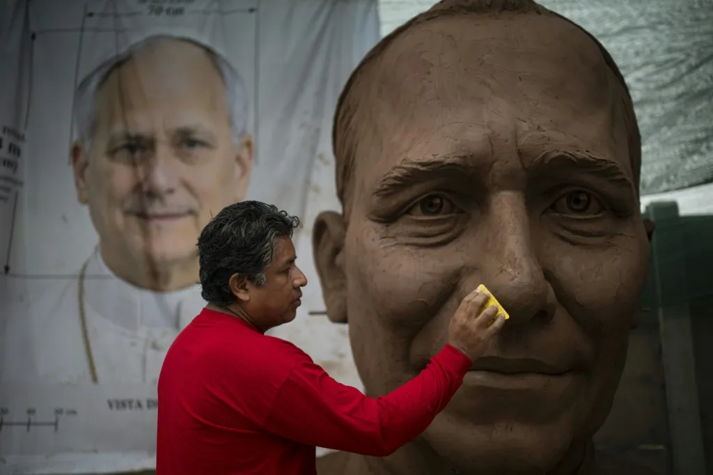 Construyen la estatua más grande del mundo en honor al papa León XIV en Perú