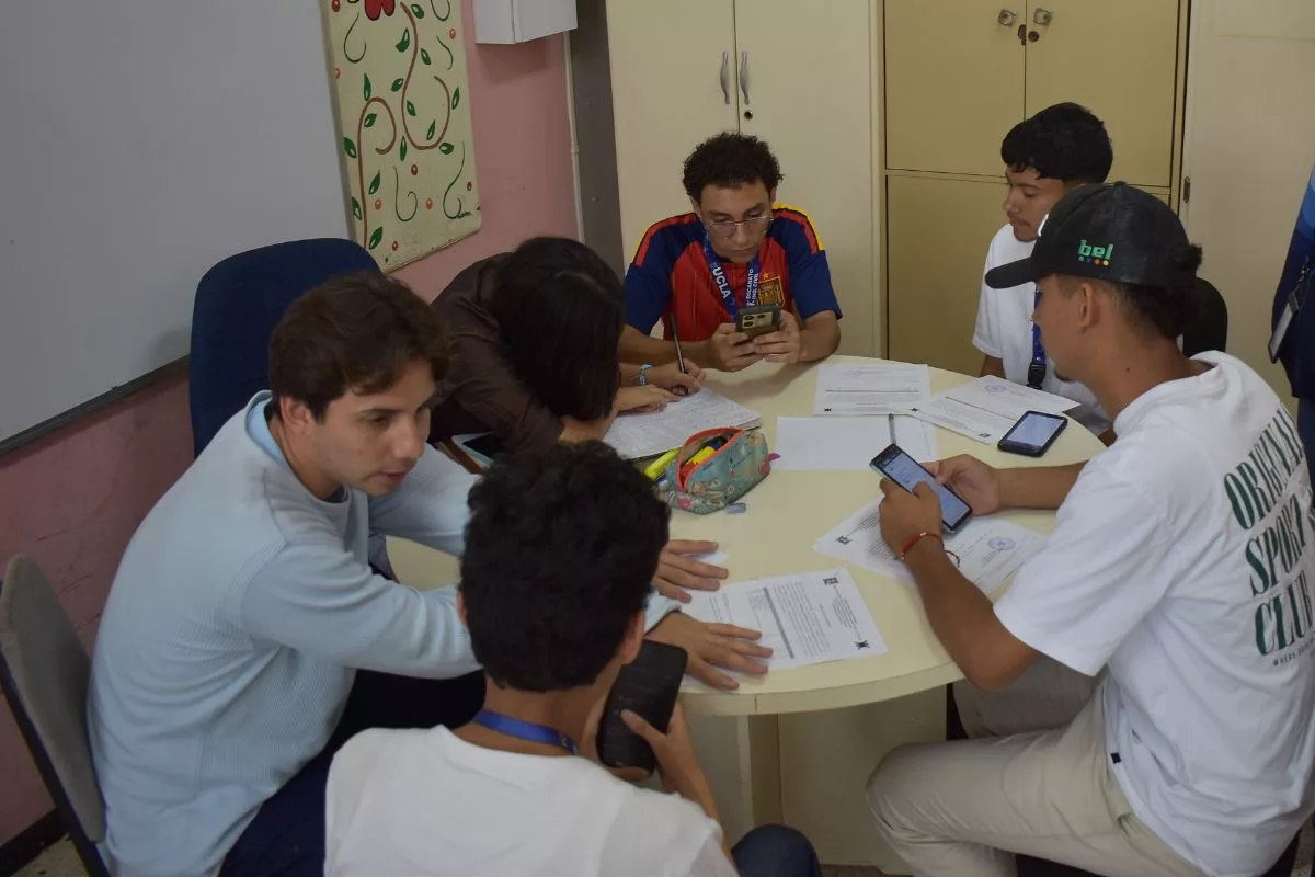 Aumento de becas universitarias a $40 resulta insuficiente para estudiantes ante el costo de vida