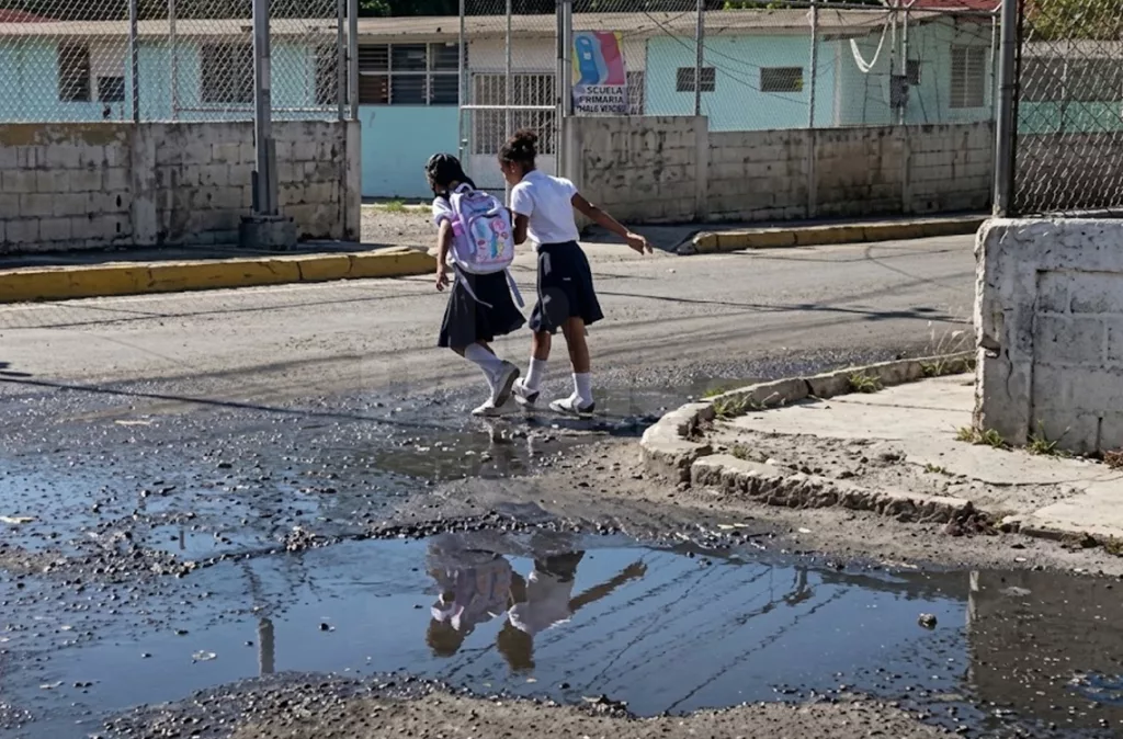 Colapso de cloacas afecta a familias de Nuevo Barrio