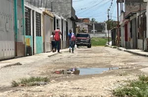 Vecinos de la comunidad Divina Pastora sufren por el mal estado de las calles