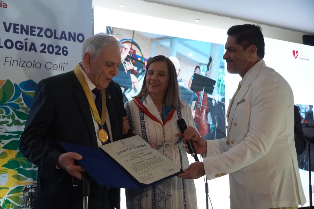 Universidad Yacambú otorga máximas distinciones a los doctores Bartolomé Finizola y Auris Flores de Finizola