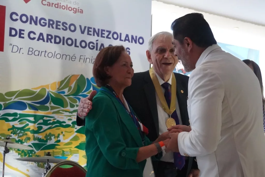 Universidad Yacambú otorga máximas distinciones a los doctores Bartolomé Finizola y Auris Flores de Finizola