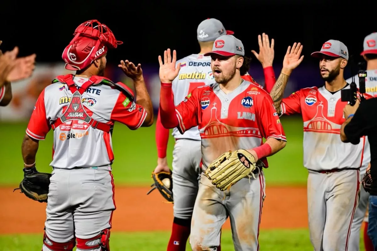 Cardenales supera a Tigres en Maracay y asume el liderato de la LVBP