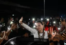 La salida de Machado: Una lancha, un Nobel y 7 intentos de regresar