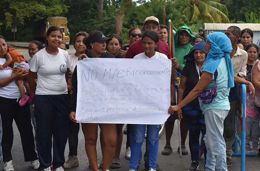 Habitantes de El Pozón protestan ante cortes eléctricos hasta de 14 horas