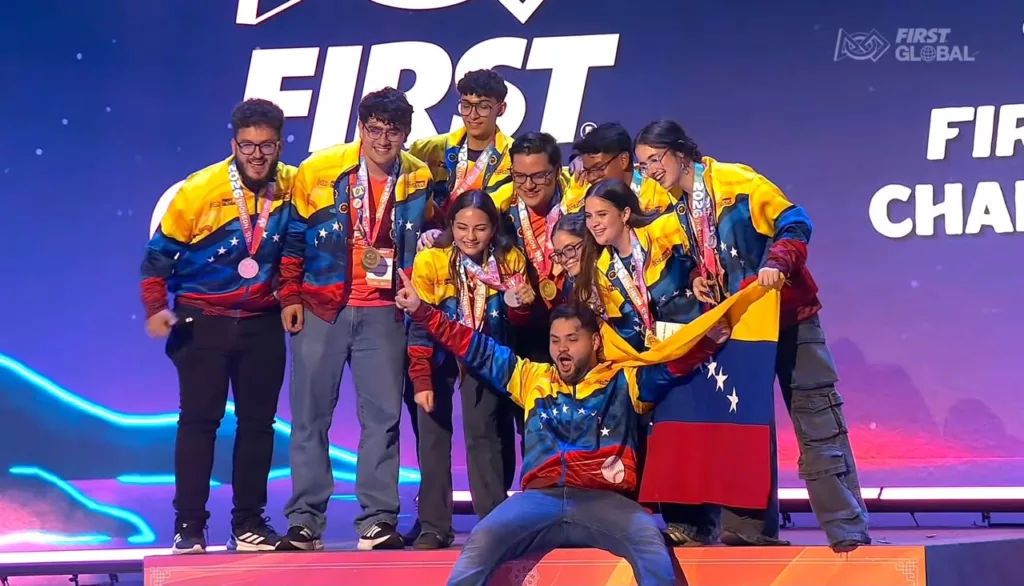 Venezuela tricampeona mundial de robótica en el FIRST Global Challenge 2026