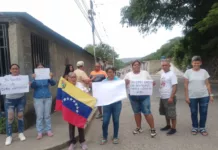 Vecinos de Santo Domingo protestan por fallas en servicios públicos