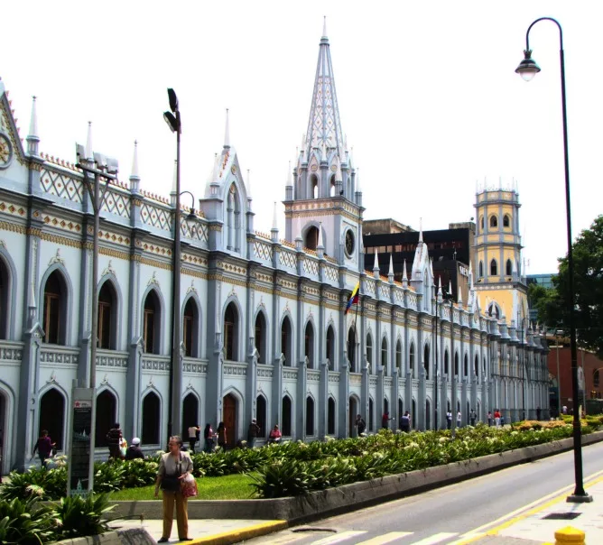 Academia de Ciencias considera que no es prioridad una nueva Ley de Educación Universitaria