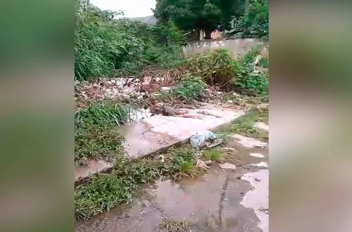 Vecinos denuncian foco de contaminación por desbordes de cloacas en San Jacinto