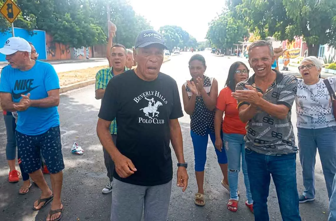 Vecinos de El Malecón exigen respuestas tras casi un mes sin servicio de agua