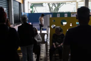 Más de 158 millones de brasileños acuden a las urnas para elegir presidente, gobernadores y legisladores