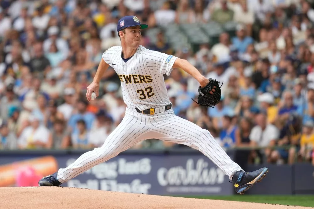 Inicia la batalla por la gloria entre Cerveceros de Milwaukee y Rays de Tampa Bay
