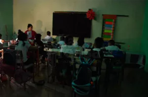 Fallas de servicios exponen a los niños al estrés y a la fatiga