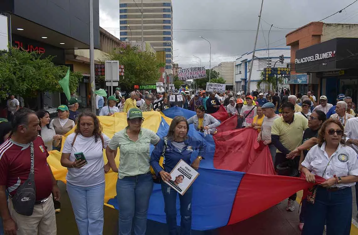 Gremios y organizaciones políticas protestan ante las constantes fallas en servicios públicos